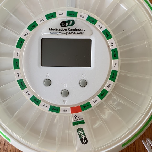 Live find automatic pill dispenser - Picture 6 of 8